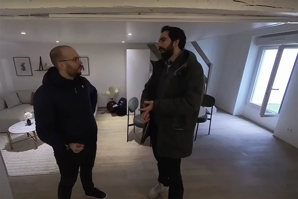 Benjamin et Lambert font visiter un appartement